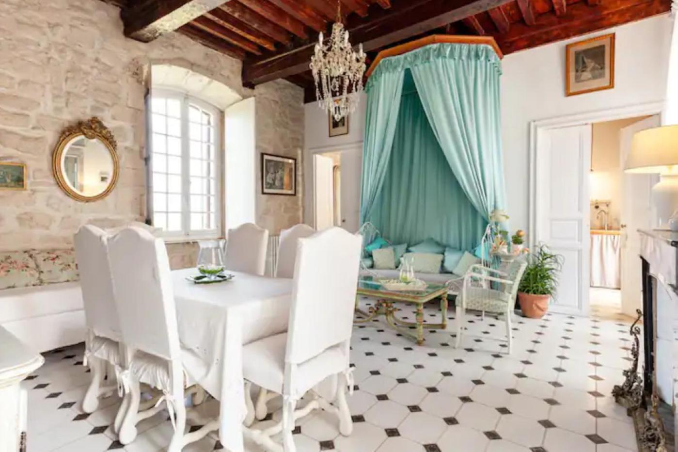 Appartement Spacieux Avec Deux Chambres Au Chateau 瓦朗斯 外观 照片