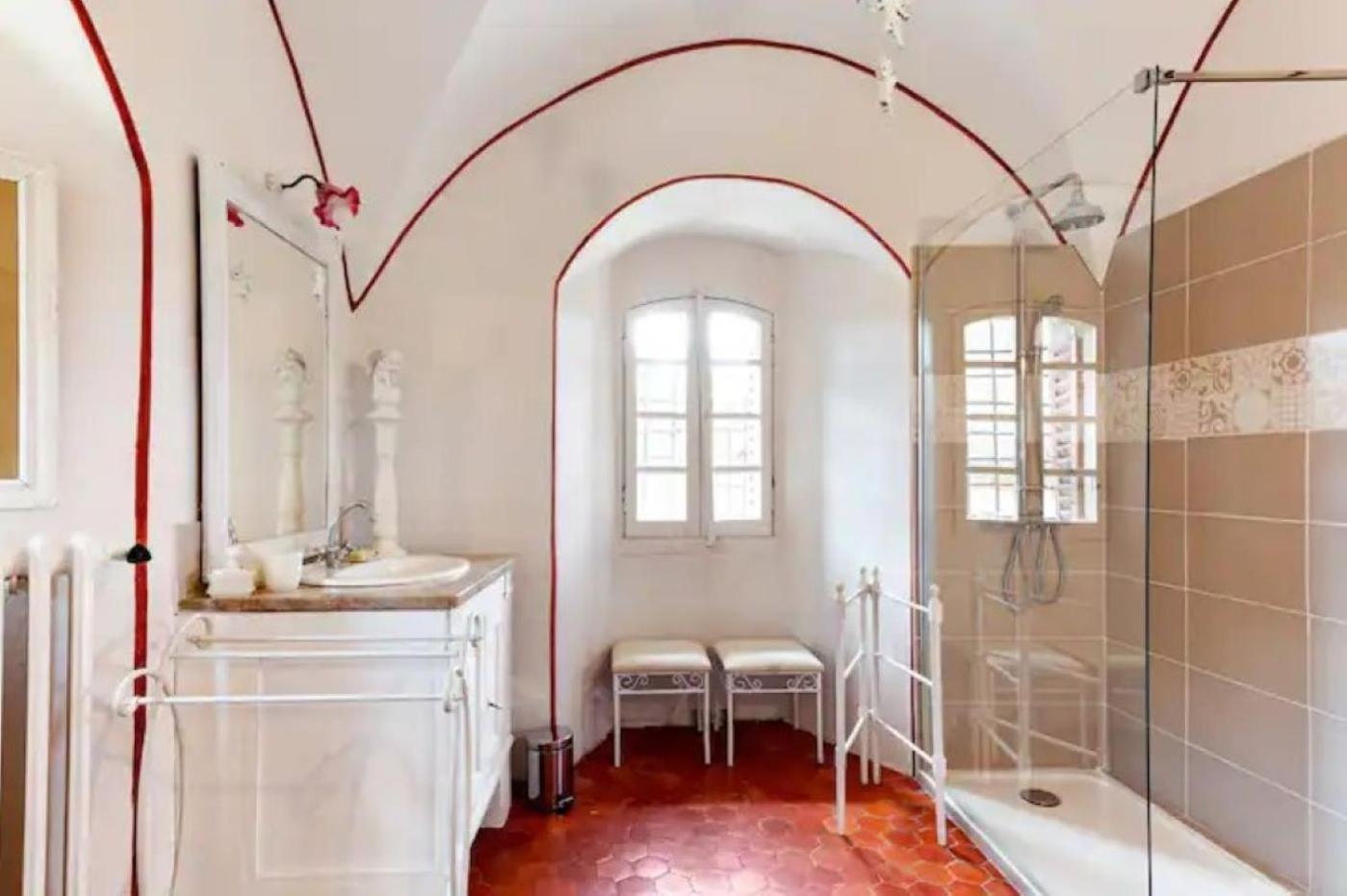 Appartement Spacieux Avec Deux Chambres Au Chateau 瓦朗斯 外观 照片